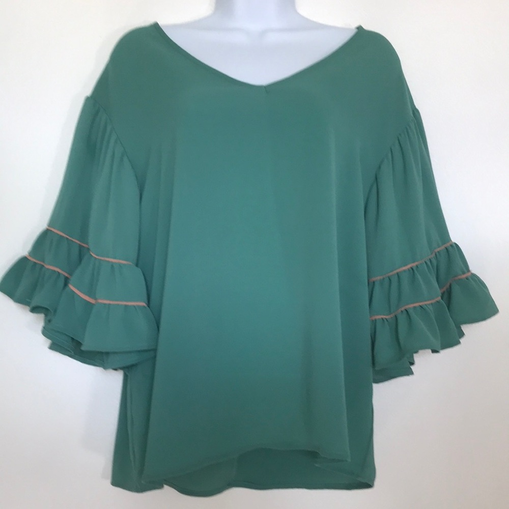 June & Hudson. Ladies Size Medium Top